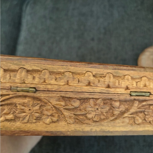 Vintage Hand Carbed Woode Jar and Jewlry Box. Made in India. - Picture 8 of 9